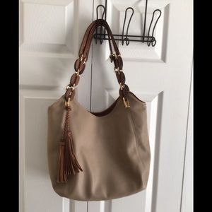 Purse used very little think it was a jessica Simpson but could not find any tag